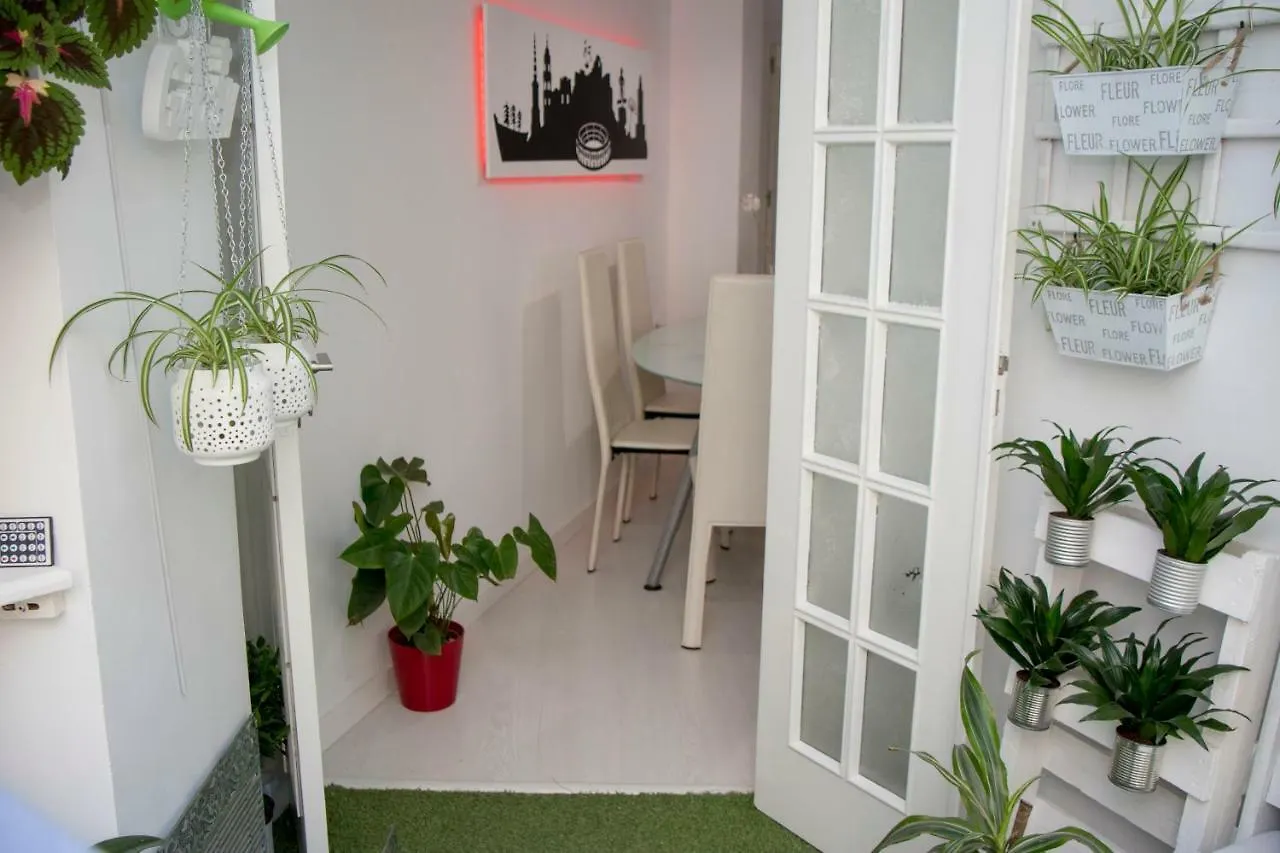Apartamento E&R Malaga Centro- Parking Gratis 0*,  スペイン